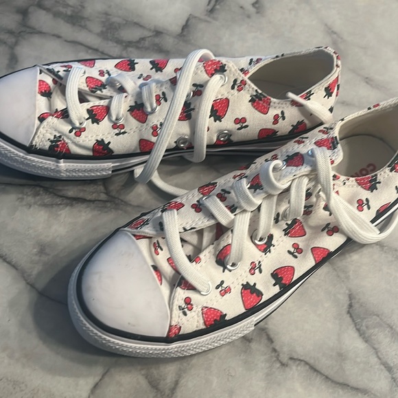 strawberry converse all star sneakers new jr size 3 ( women's 5) - Picture 3 of 5